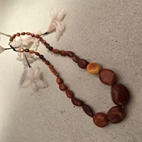 rav-halskaede-forloeb-tromlepoleret-gammel-kaede-soelvlaas